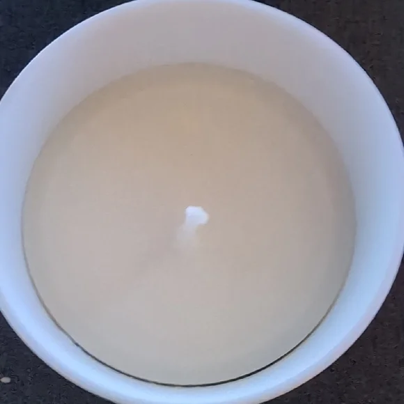 Dior Elegant White and Gold Candle Pair - Picture 5 of 5